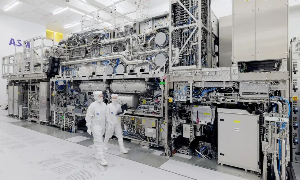 ASML engineers next to the High-NA EUV machine. Photo by ASML