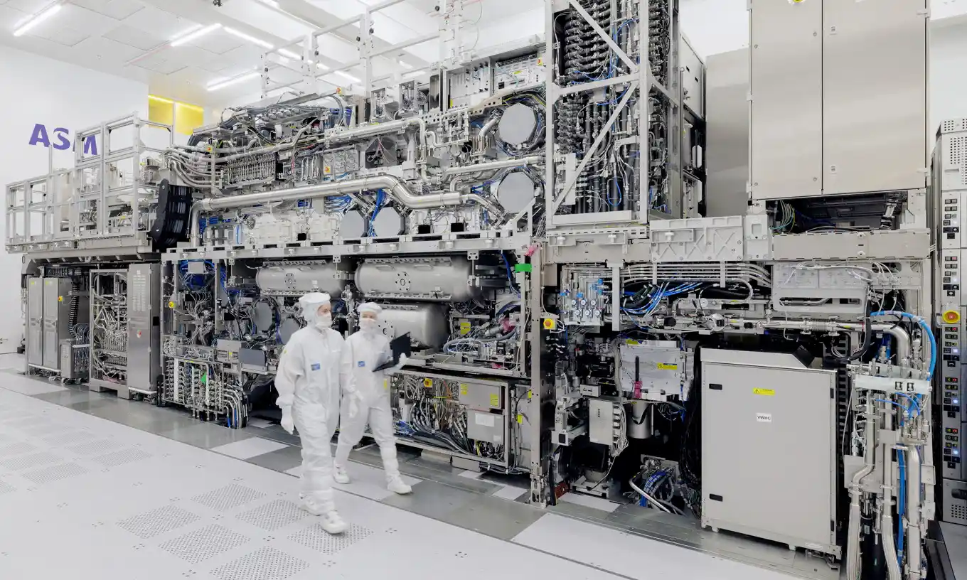 ASML engineers next to the High-NA EUV machine. Photo by ASML